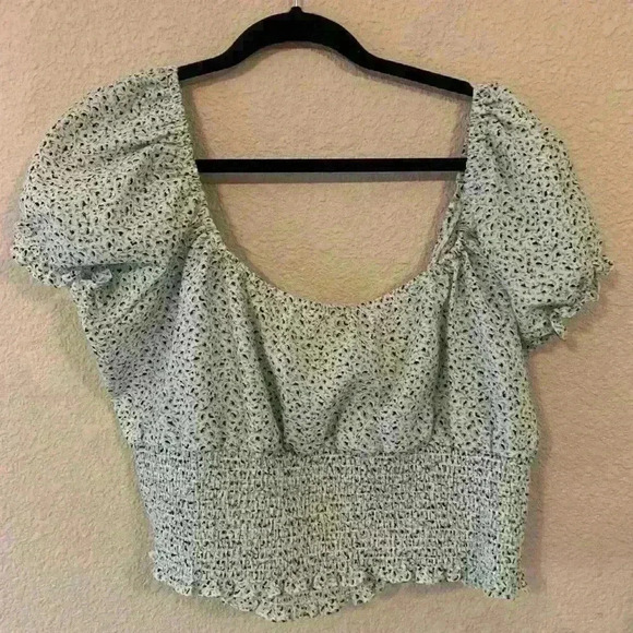 H&M Divided Cropped Smocked Floral puff sleeve - Picture 4 of 6